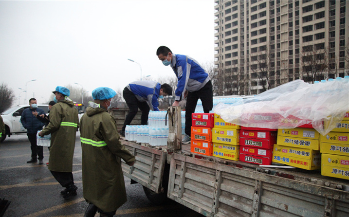 2月25日，山東金格瑞機械有限公司派代表來到齊魯師范學院捐贈防疫物資，保障校園防疫物品備足備齊，助力學校的疫情防控工作。