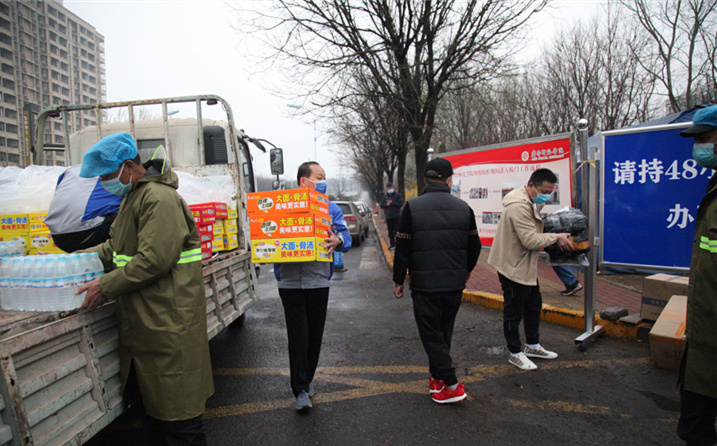2月25日，山東金格瑞機械有限公司派代表來到齊魯師范學院捐贈防疫物資，保障校園防疫物品備足備齊，助力學校的疫情防控工作。