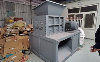 撕碎機(jī)撕碎硬紙殼，全程記錄！