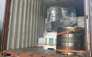 2套160kw鋸末顆粒機(jī)發(fā)往東南亞，生產(chǎn)線已裝車，準(zhǔn)備發(fā)貨